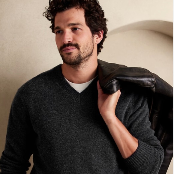 Banana Republic Amalfi Cashmere V-Neck Sweater - Mens - Picture 2 of 3